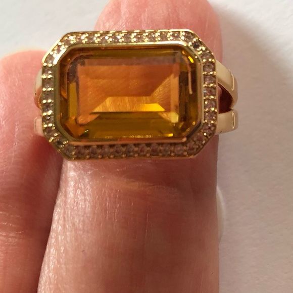 🧡 Faux Topaz Cushion Cut Ring 🧡 - Picture 3 of 5